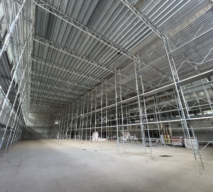 Isufi Gerüste AG - Podest Turnhalle